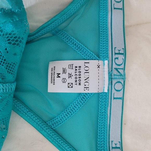 Lounge bra and thong set - Picture 6 of 7